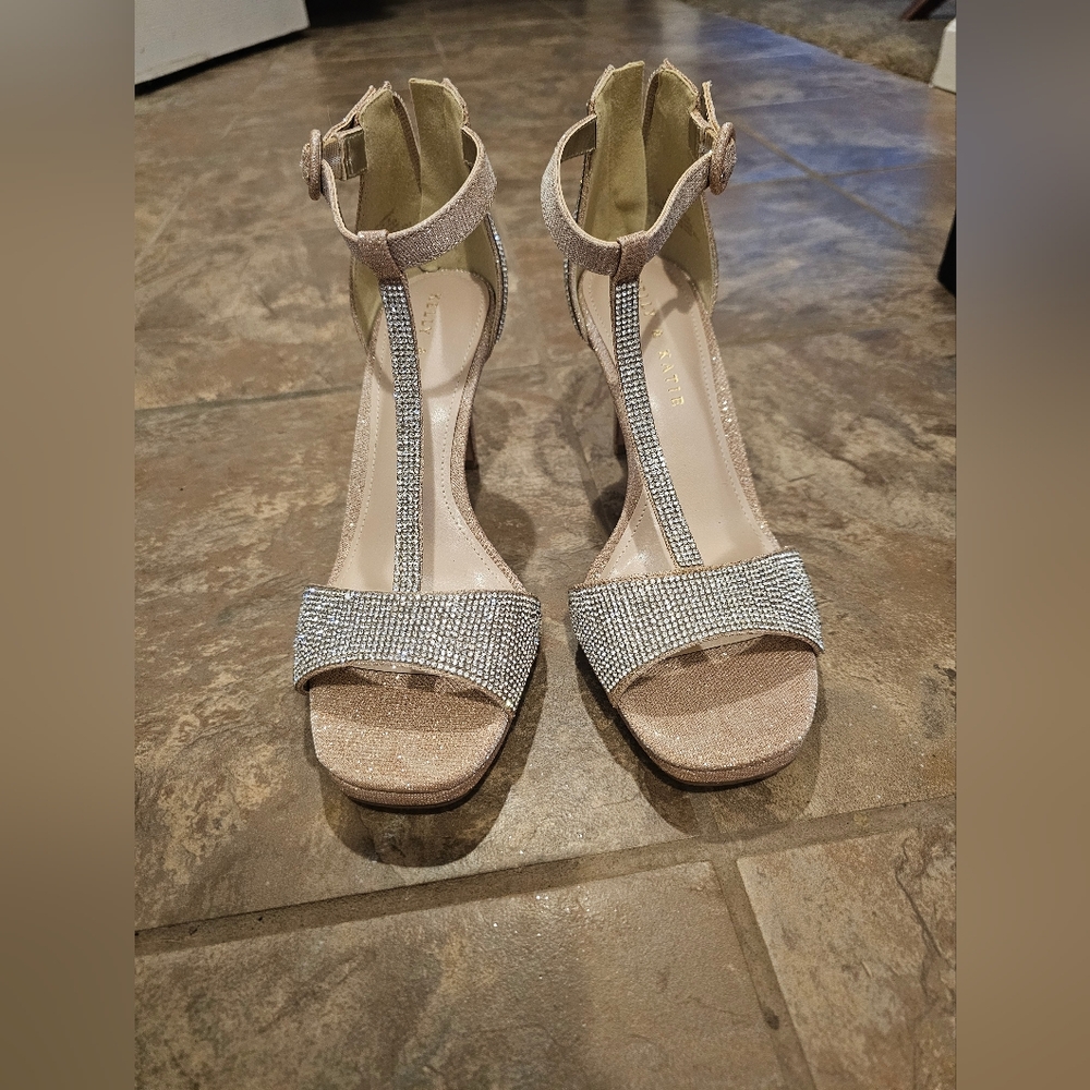 Kelly & Katie Glittering Silver and Gold Heels Size 8.5 - Picture 2 of 12
